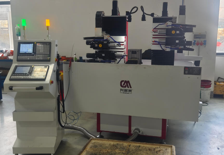 卧式数控自动钻孔机攻牙机